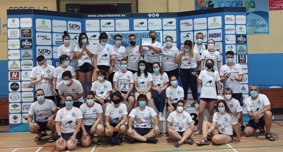 Arredor de 250 nadadoras e nadadores de 25 equipos de toda Galicia déronse cita a pasada fin de semana na piscina do complexo deportivo Álvaro Pino.