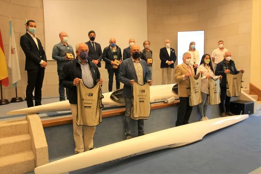 alcaldes y representantes de instituciones, en la Deputación de Lugo. PEDRO SEOANE. 