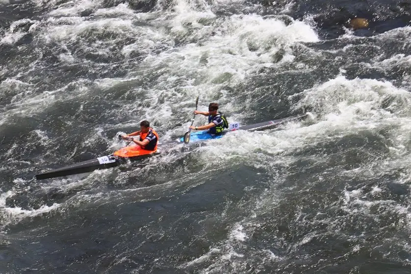 José del Valle-Julio Fontán del Naval de Pontevedra en los rapidos de Ourense. PEDRO SEOANE. 