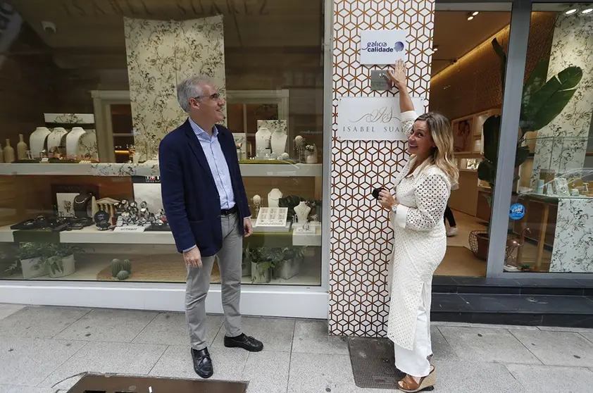 El vicepresidente económico y conselleiro de Economía, Empresa e Innovación, Francisco Conde, visitó esta tarde el establecimiento.