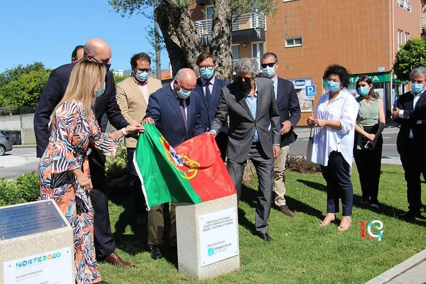 Victor Mendes, alcalde de Ponte de Lima, acompañado del Secretario de Estado y del Vice Presidente de Infraestructuras de Portugal inaugurarón la remodelación de la EN213 y las ciclo vías de entrada a la zona urbana. 
