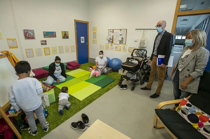 O director xeral de Familia, Infancia e Dinamizaci&oacute;n Demogr&aacute;fica, Jacobo Rey, visita o Hospital Cl&iacute;nico Universitario de Santiago (CHUS) para achegarse ao programa prenatal de Santiago.