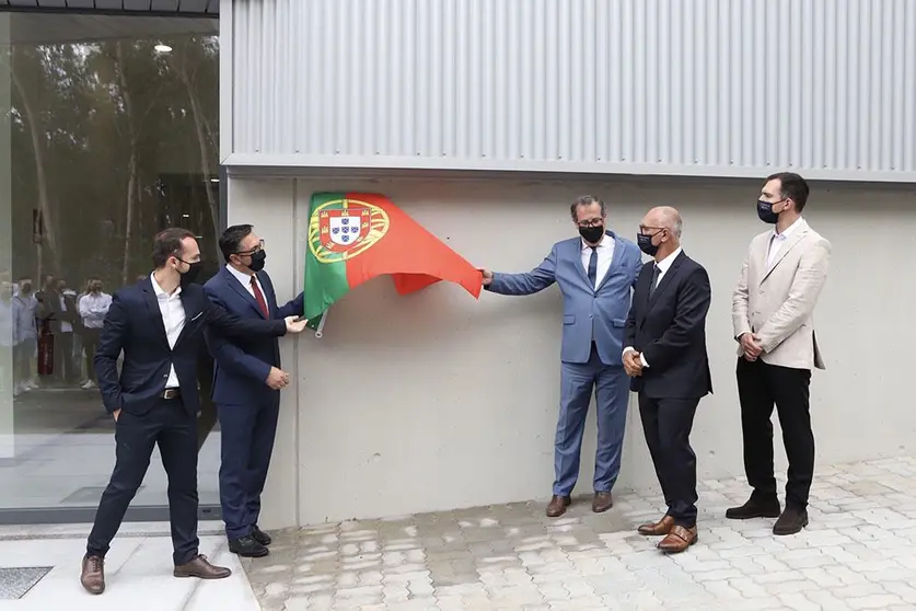 Mário Silva, presidente do conselho de administração da HATA enquadra a abertura da nova unidade industrial na estratégia de “investimento e expansão que tem como objetivo aumentar e diversificar a produção” desta empresa têxtil.