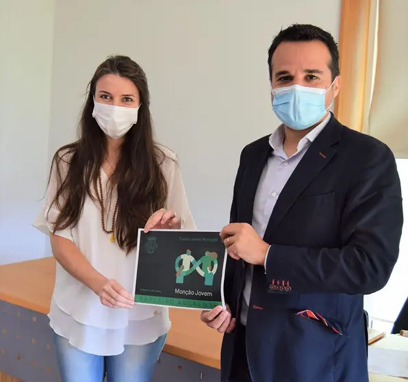 A partir de hoje, os jovens portadores do cartão podem usufruir de descontos na aquisição de produtos e na prestação de serviços das empresas participantes.