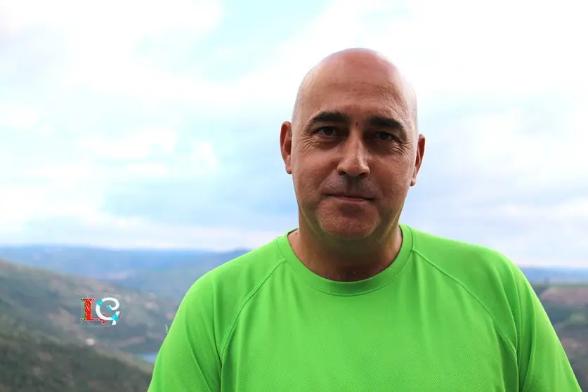 Domingos Pires, socio-fundador de Portugal NTN, en el mirador de Ujo sobre el río Tua, en Alijó, Portugal. 