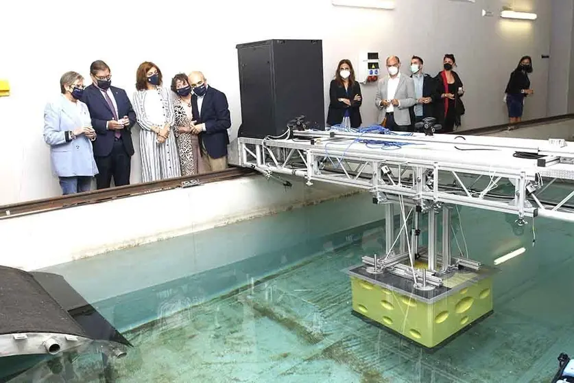 A conselleira do Mar e a conselleira de Medio Ambiente, Territorio e Vivenda visitaron no Campus Industrial de Ferrol o módulo de arrecife artificial desenvolvido por investigadores da Universidade da Coruña.