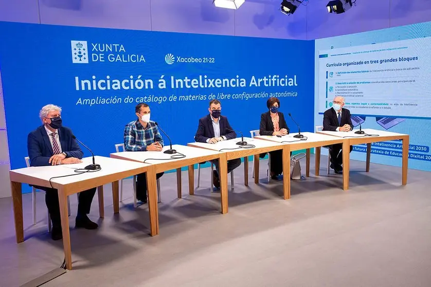 El conselleiro de Cultura, Educación y Universidad participa en la presentación del currículo de la nueva materia, elaborado por un grupo de expertos docentes y universitarios.