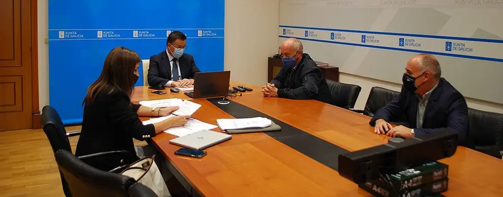 El conselleiro del Medio Rural y la directora general de la Agencia Gallega de Desarrollo Rural mantuvieron un encuentro con el alcalde de este municipio pontevedrés.
