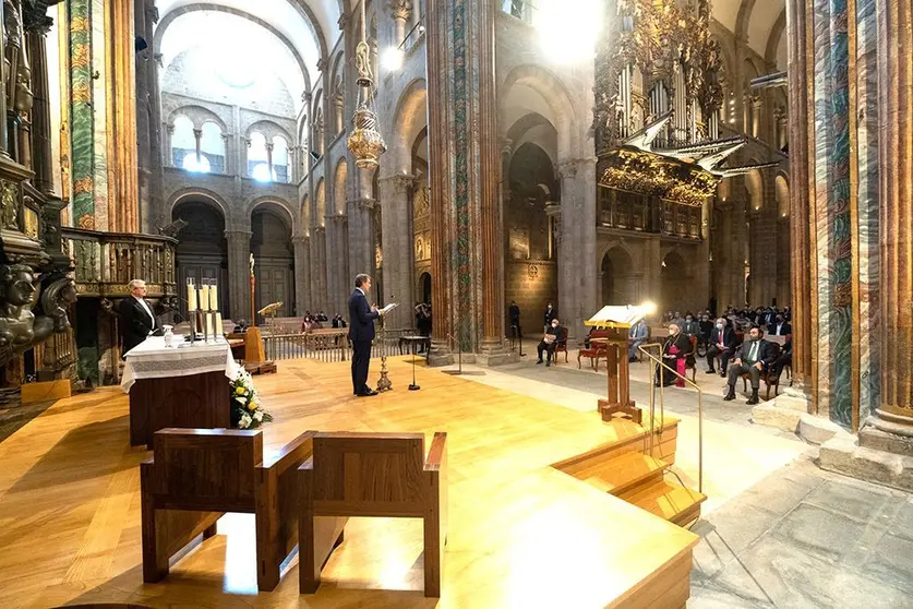 Este sistema -con nuevas lámparas y emisores led- desarrolla todo el potencial estético del templo sin sustituir a la luz natural, basándose en tres preceptos: compromiso por la sostenibilidad, respeto por la religiosidad y desarrollo cultural.