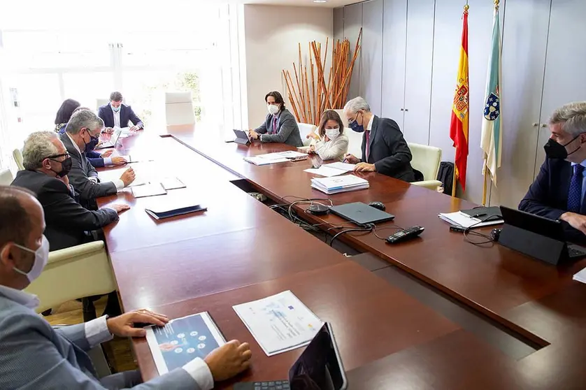 El vicepresidente económico y conselleiro de Economía, Empresa e Innovación, Francisco Conde, se reunió hoy con la Alianza Tecnológica Intersectorial de Galicia (Atiga).