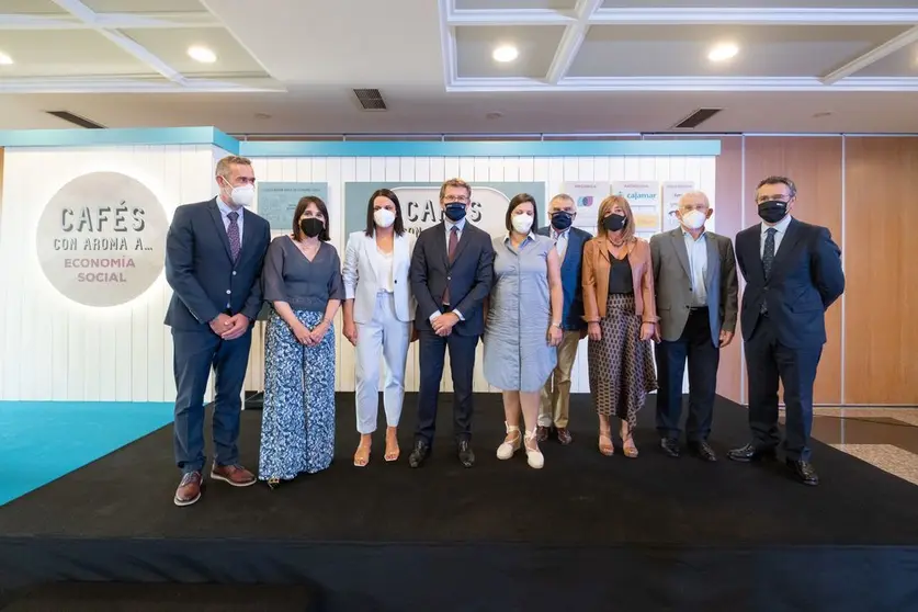 El presidente de la Xunta clausuró este mediodía a jornada Cafés con aroma a economía social, organizada por el Foro de la economía social gallega.