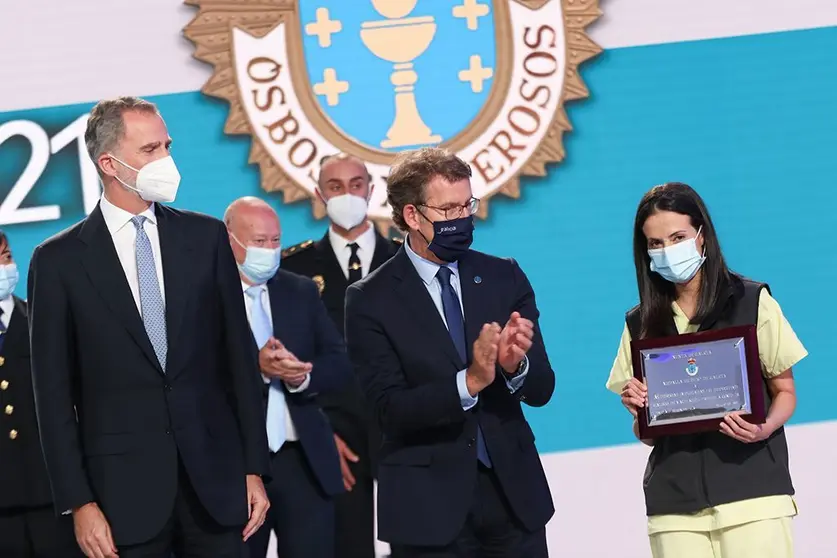 O titular do Goberno galego, Alberto Núñez Feijóo, e o presidente do Goberno de España, Pedro Sánchez, acompaña a el Rei Felipe VI en el acto de imposición de la Medalla de Ouro de Galicia 2021, o Museo Centro Gaiás, 