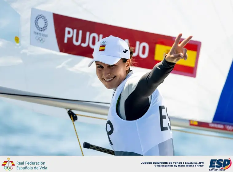 Cristina Pujol (Laser Radial) celebrando la victoria en la regata inaugural de Tokio 20s20. SAILINGSHOTS BY MARÍA MUIÑA/RFEV 
Juegos Olímpicos Tokio 2020, Enoshima (JPN) I Olympic Games Tokyo 2020, Enoshima (JPN) 
