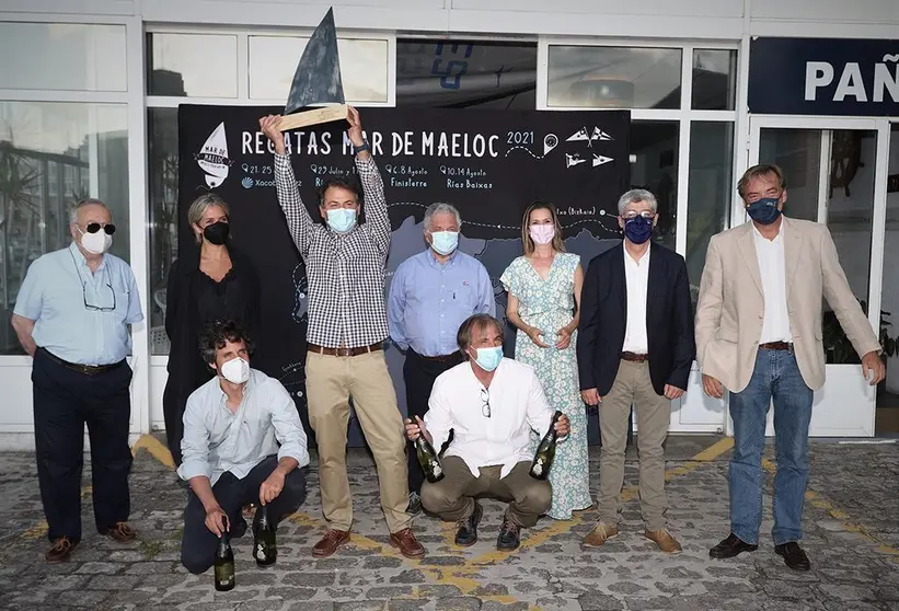 Andrés Soto patrón del Gómez Mostly celebrando la victoria en la Mar de Maeloc Xacobeo 21-22. PEDRO SEOANE