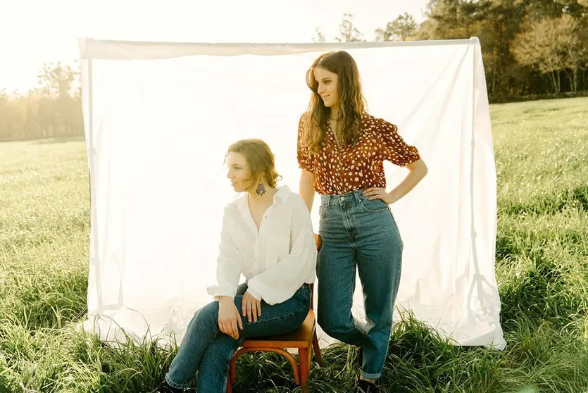 O dúo que conforman Sabela Caamaño e Antía Ameixeiras presenta ‘Aire’, un traballo que celebra o baile e a irmandade entre tradicións.