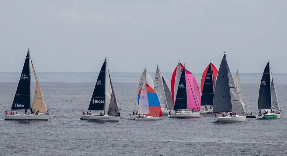 Inicio de la última etapa frente a Malpica. MARÍA DEVESA. 