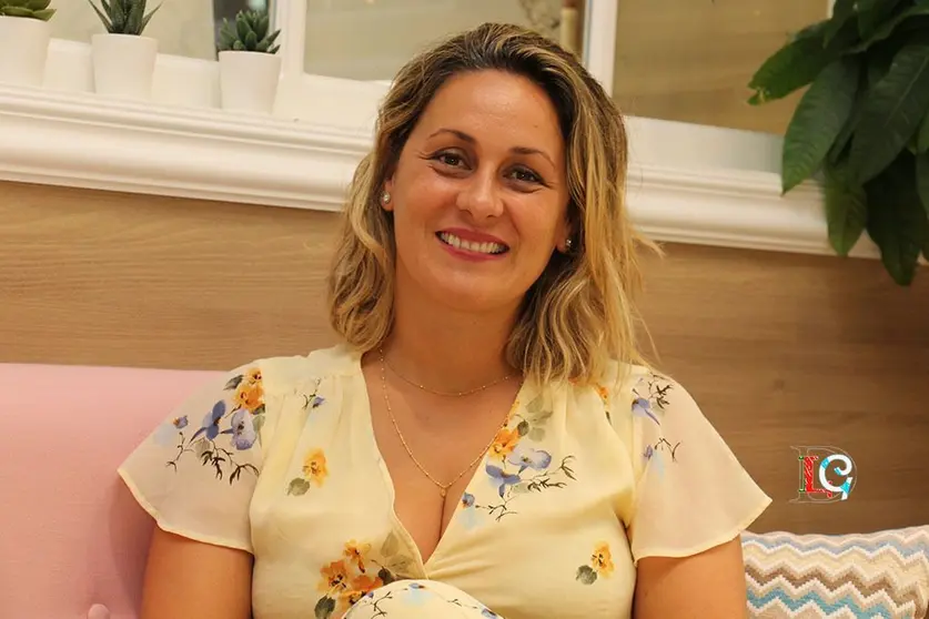 La joyera Isabel Suárez en su establecimiento de la compostelana calle General Pardiñas. 