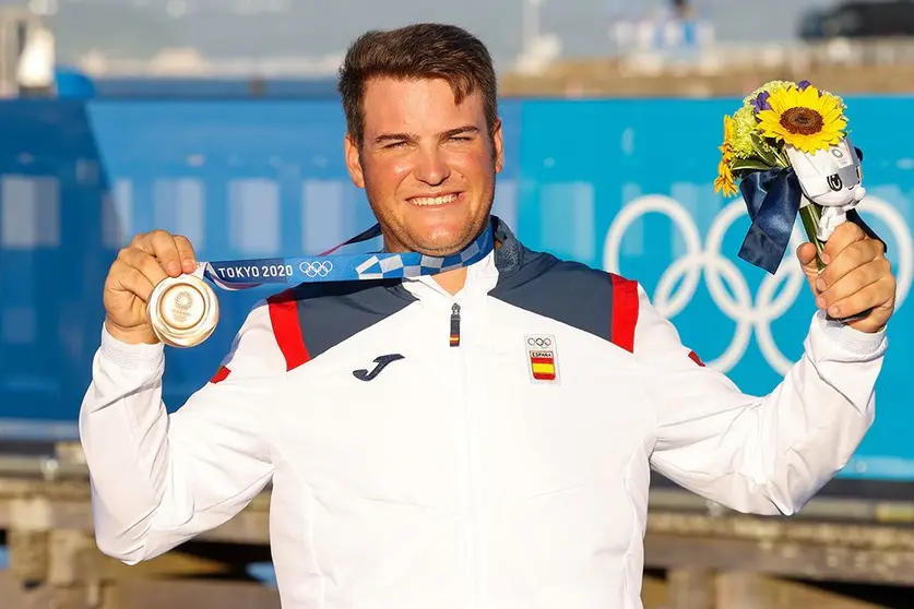 El balear Joan Cardona cierra sus primeros Juegos Olímpicos, últimos de la clase Finn, con medalla de bronce.