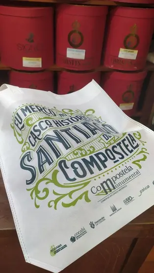 La Xunta colabora con Compostela Monumental para reactivar el turismo y el Xacobeo en la ciudad de Santiago.