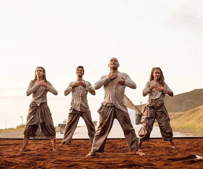 É finalista dos Premios Max ao mellor espectáculo e mellor interprete masculino de danza.