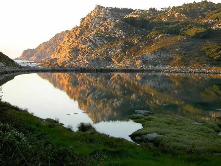 Suma de este modo un nuevo reconocimiento internacional a la riqueza de sus hábitats y se convierte en el único espacio natural gallego que concentra seis de las principales figuras de protección medioambiental existentes.