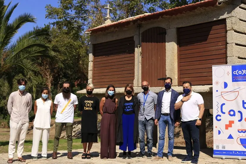 El director de Industrias Culturales participó en la presentación de esta undécima edición, que se desarrolla desde hoy y hasta el sábado 4 en diferentes espacios de la localidad pontevedresa, además de repetir su extensión en Allariz.