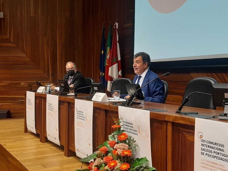 El conselleiro de Educación, Román Rodríguez, pronunció hoy en Braga el relatorio inaugural del XVI Congreso Internacional Gallego-Portugués de Psicopedagogía.