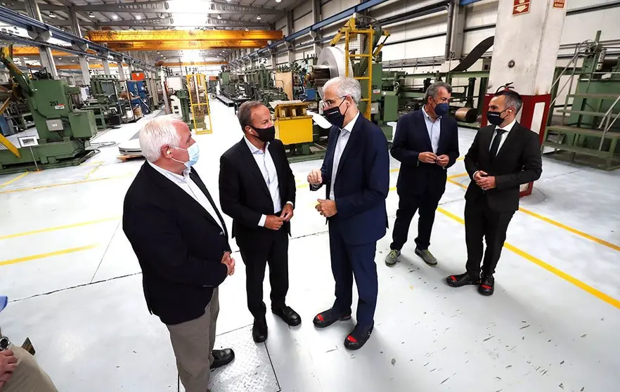 Exporta más del 54 por ciento de su producción y suministra a distintos sectores como el químico, la automoción, el sanitario, en el ámbito de los intercambiadores de calor y, últimamente, está entrando en el sector de la energía término solar.