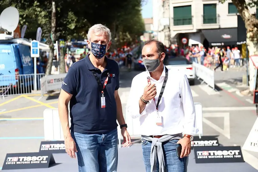 El vicepresidente primero de la Xunta asistió hoy en Padrón a la tala de la cinta de la última etapa con la contrarreloj que también pasa por Rois y Ames hasta llegar a Santiago, donde se conocerá el ganador de esta edición.