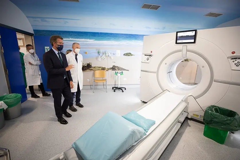 El TAC volumétrico permite realizar estudios de las arterias coronarias con un solo latido, disminuye la radiación y permite su uso en pacientes complejos; y la Resonancia Signa facilita la realización de estudios en un espacio más amplio para el enfermo, disminuyendo el número de pruebas suspendidas por claustrofobia y evitando, en su caso, la sedación.