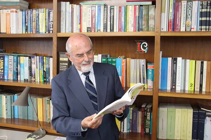 O profesor e escritor, José Ribeiro da Costa, en Lisboa. ARQUIVO.