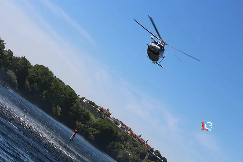 El Pesca 1 durante un simulacro en aguas del Miño, Tui. 