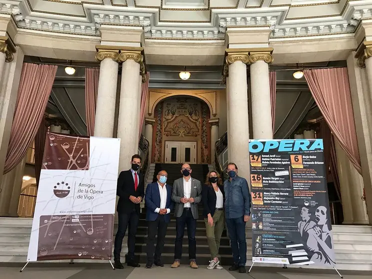 El secretario general de Cultura, Ángel M. Lorenzo, visitó hoy los ensayos del concierto inaugural que se celebrará mañana en el Teatro Afundación.