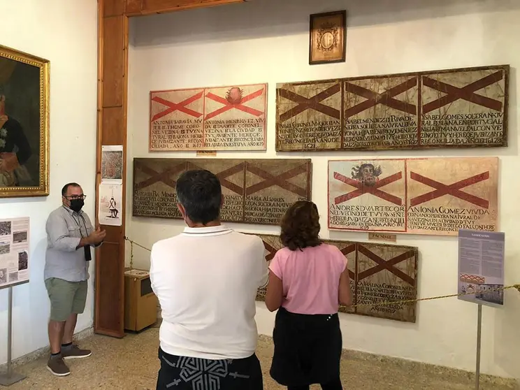  Visita guiada  aos Sambenitos.