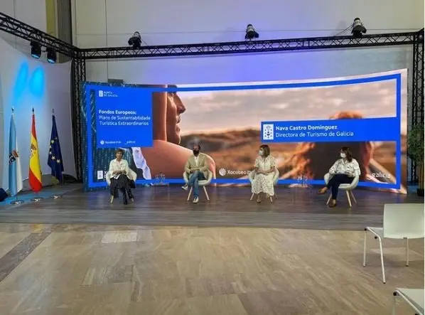 A directora de Turismo de Galicia, Nava Castro, mantivo hoxe unha reunión informativa cos representantes de distintas asociacións e organizacións locais e supramunicipais.