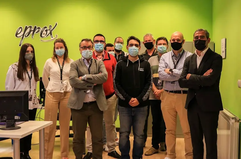 El director general de Comercio y Consumo, Manuel Heredia, visitó hoy en San Cibrao das Viñas las instalaciones de esta empresa que ya presta servicio a más de 600 comercios locales.