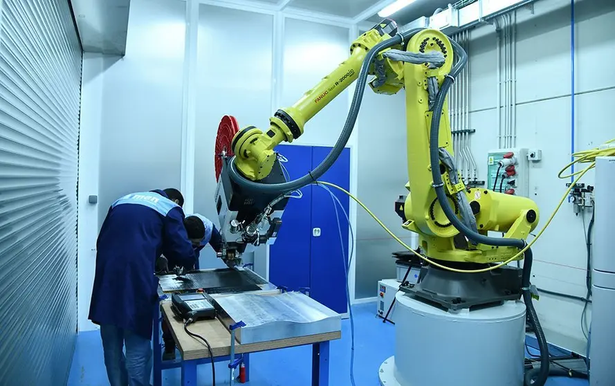 ▪	DOMMINIO tiene por objetivo desarrollar una innovadora metodología basada en datos para diseñar, mantener y precertificar estructuras aeronáuticas multifuncionales e inteligentes a través de un sistema de fabricación multietapa rentable, flexible y altamente digitalizado.