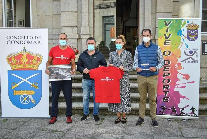 Desde la izqda.: José Comesaña, organizador; José Manuel Chamorro, concejal de seguridad, tráfico y movilidad; Nuria Lameiro, concejala de deportes; Alejandro Hernández, organizador. © CLARA GIRALDO / GRAVA.