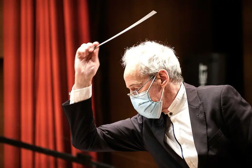 Paul Daniel dirigirá dos conciertos, este jueves en Santiago y el viernes en Ferrol.