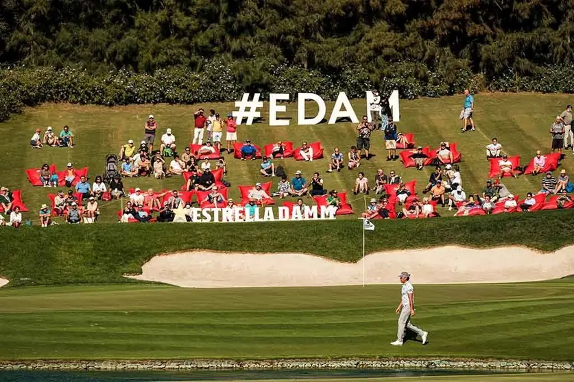Cabrera Bello terminaba a un golpe del líder, el francés Julien Guerrier, después de firmar 68 golpes en la primera vuelta, un resultado que gana lustre si se tienen en cuenta las complicadas condiciones de juego que se dieron en el Real Club Valderrama.