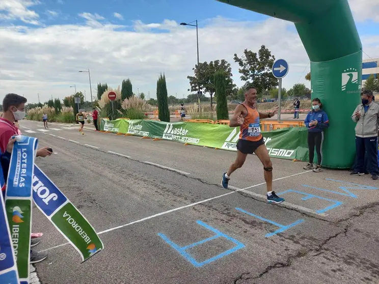 Álvarez entrando en meta. 