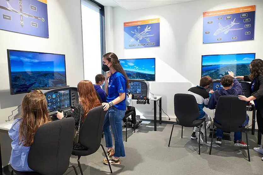 . Las Aulas Newton encajan particularmente bien en zonas rurales, y permiten que los estudiantes perfeccionen sus habilidades en materias STEM bajo la supervisión de profesores especializados.