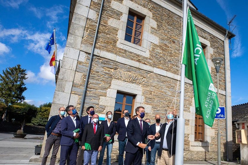 El titular del Gobierno gallego participó este mediodía en la entrega de las Banderas Verdes 2021.