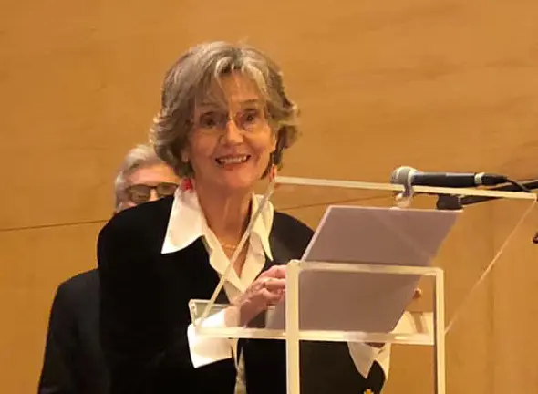 Marina Mayoral durante su intervención, al recoger el premio José Luis Alvite que otorga la Asociación de Periodistas de Galicia. 