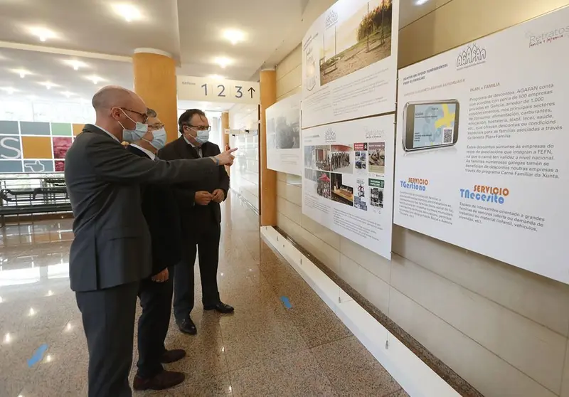 Los paneles informativos que la conforman recogen y destacan el trabajo realizado a diario por la asociación a favor de las familias numerosas.