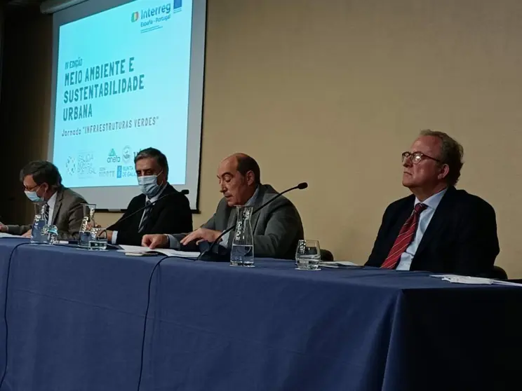 O director do Instituto de Estudos do Territorio, xunto co director da AECT da Eurorrexión Galicia-Norte de Portugal, participou esta mañá en Vila Real (Portugal) nunha xornada sobre as infraestruturas verdes.