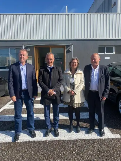 O autarca cerveirense Rui Teixeira visitou os estaleiros navais da GB Portugal, antiga Starfisher, recentemente adquiridos pelo Grupo Benetau – líder europeu na construção de barcos de recreio. Acompanhado pelo Gerente Michel Delagarde, pelo Diretor de Produção, Jean-Paul Chapeleau, pelo Diretor Industrial, Corrado Capellano e pela Diretora de Recursos Humanos da empresa, Ana Maria Oliveira, o Presidente da Câmara Municipal de Vila Nova de Cerveira teve a oportunidade de avaliar a possibilidade de sinergias a desenvolver entre as entidades.