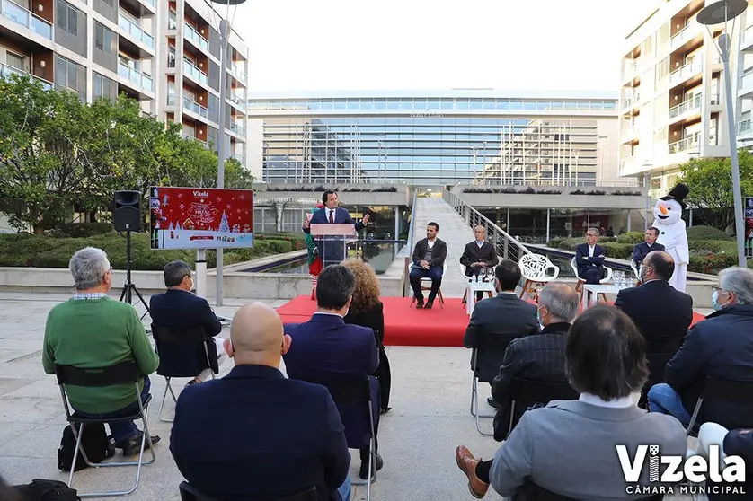 O evento foi apresentado esta tarde pelo Presidente da Câmara Municipal, Victor Hugo salgado, e contou também com a presença do Presidente da Assembleia Municipal, Fernando Carvalho, e dos principais parceiros, o Presidente da RAHBVV, José Pires, o representante do condomínio do Fórum Vizela, Nuno Magalhães, e o Presidente ACIV, Mário José Oliveira.