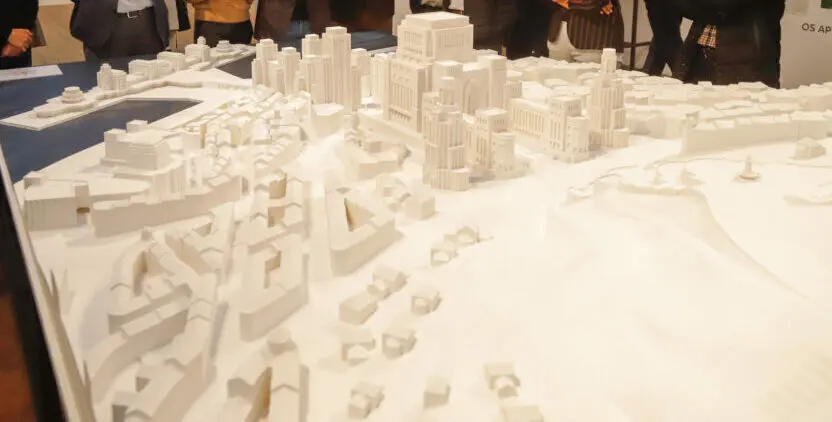 Reúne máis de 200 pezas, entre as que figuran unha réplica da maqueta do Gran Vigo, elaborada por alumnado do IES Politécnico da cidade.