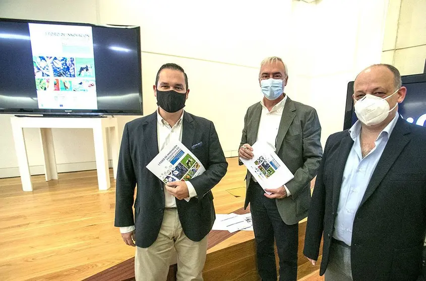 O director da Axencia Galega da Calidade Alimentaria, José Luis Cabarcos, inaugura o I Foro de Innovación produtiva do sector agrario.